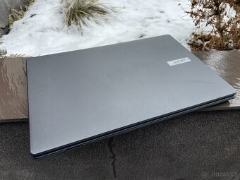 velký 17" notebook na běžnou činnost - Acer E 17 - 8