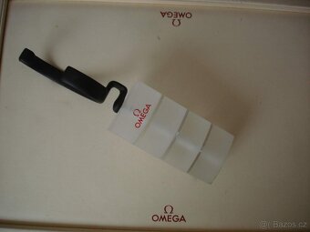 Originál Omega vintage stojánek na hodinky, velký,  TOP - 8