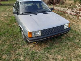 Renault 9 - 8