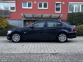 BMW E90 320i 125kW Xenony Kůže Navigace Tempomat ALU R16 - 8