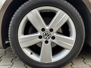 Volkswagen Touran 1.6 TDi Highline DSG Bi-Xenony Panorama - 8