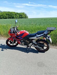 Prodám hondu cbr 125 červené barvy + ostatní vybavení motork - 9