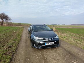 Toyota Avensis 2016, málo najeto - 9