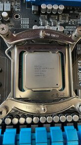 ASUS P9X79 LE + i7-4930K (6C/12T) 3,90GHz - 9