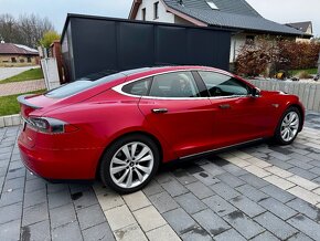 TESLA MODEL S P85+ // NABÍJENÍ ZDARMA - 9