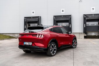 Ford Mustang Mach E AWD 98,7 KW Prodloužený dojezd - 9