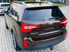 Kia Sorento 2.2CRDi 4x4 AUT KAMERA VÝHŘEV TAŽNÉ SERVISKA TOP - 9