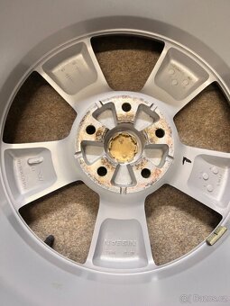 5x114,3 R17 originál alu Nissan Qashqai - ET 40 - - 9