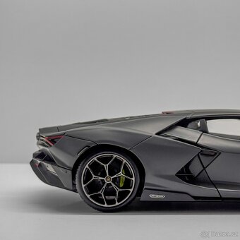 Lamborghini Revuelto Maisto 1:18 - 9