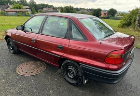 Opel Astra F SEDAN 1.7TD 50KW vzácnost,rarita,MÁLO NAJETO - 9