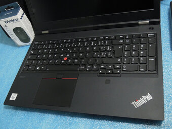 Lenovo ThinkPad P15 Workstation i9-10885H SSD 1TB RTX 4000 - 9