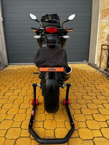 KTM Duke 125 + vybavení a náhradní díly - 9