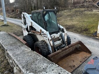 Smykovy nakladač Bobcat S300 - 9