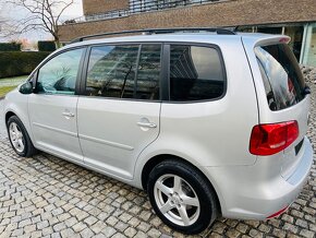 Volkswagen Touran 1.4TSI 103KW 7MÍST MANUÁL SERVISKA SENZORY - 9