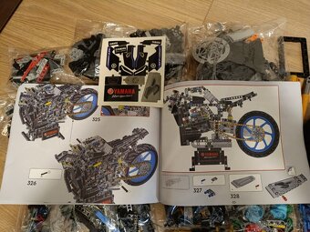 LEGO Technic motocykl Yamaha MT-10 SP 42159 - 9