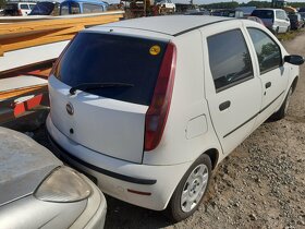 Fiat Punto CNG 2005 1,2i 44kW - KRASNE, DILY z VOZU - 9