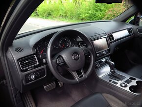 VW Touareg, 3.0 TDI R-line 193kW / Panorama / po servisu - 9