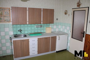 Prodej rodinného domu 3+1, pozemek 790 m² - 9