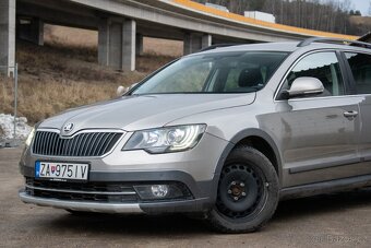 Škoda Superb Combi 2.0 TDI CR 170k Elegance 4x4 DSG - 9