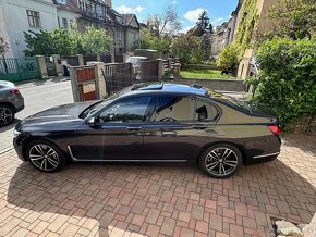 BMW 750i 9/22 37tkm záruka 26.9.2025 - 9