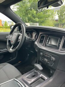 Dodge Charger 3,6 V6 218kw rok 2016 NEBOURANÉ.TOP STAV - 9