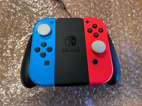 Prodám Herní konzole Nintendo SWITCH + Neon red / Neon blue - 9