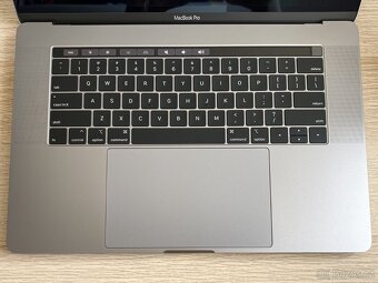 Apple MacBook Pro 15" (2018) - i9 2,90GHz, 32GB, 2TB, 560X - 9