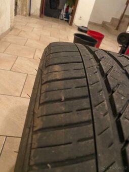 Pneu 245/40 R20 - 9