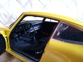 Porsche 911 Carrera RS 2.7 1973 AUTOart 1:18 - 9