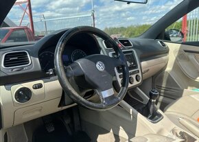 Volkswagen Eos 2,0 FSI PO ROZVODECH, TAŽNÉ benzín manuál - 9