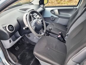 TOYOTA AYGO 1.0i 50kw 137tis.km pravidelný servis - 9