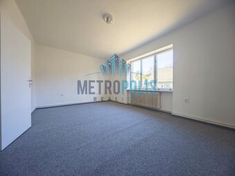 Pronájem prostorného bytu 4+1 (120 m²) s lodžií a zahrádkou  - 9