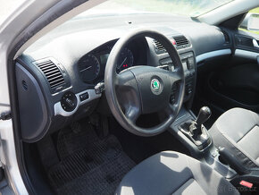 Škoda Octavia 1.6 FSI klima, tempomat - 9