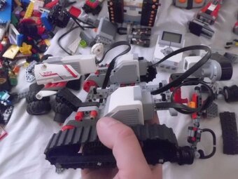 Velké množství LEGO A ROBOTI - MINDSTORMS / EV3 - LEGO BOOST - 9