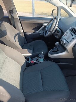 Toyota Verso1.8 benzín,AUTOMAT,PANORAMA - 9