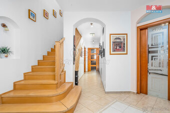 Prodej rodinného domu, 439 m², Chýně, ul. Dlouhá - 9