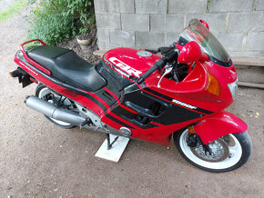 HONDA CBR 1000F TYP SC 24 - 9