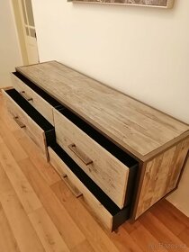 Nový nábytek z recyklovaného dřeva - 9
