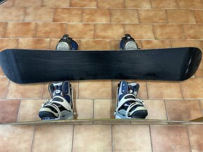 2x snowboard 165 a 159 cm boty 45 a 44 - 9