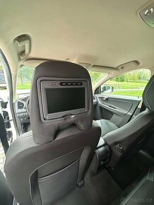 VOLVO XC60 2.4D5 158KW 4x4 AUTOMAT-NAVI-Bi XEN-VYHŘEV-PDC - 9