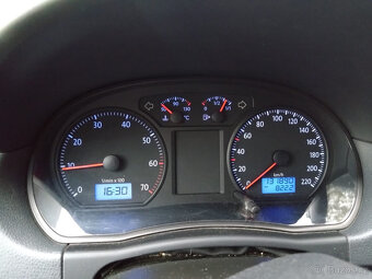 Volkswagen Polo 1.2 benzín, rok 2006, najeto 132 000 km - 9