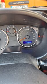 Hyundai i20 1,2 16v 57kw rv.5/12 najeto 40000km - 9