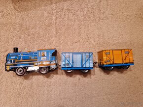 Hnědý bakelit,Matchbox a Burago auta,obrňák Igra,plec.vláčky - 9