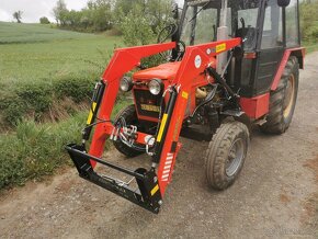 MONTÁŽ ČELNÍHO NAKLADAČE NA TRAKTORY ZETOR - 9