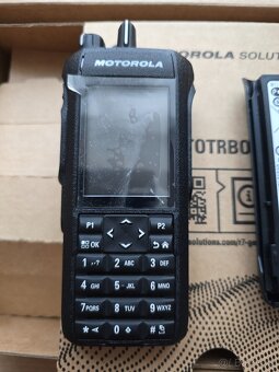 Ruční vysílačka Motorola Mototrbo R7 FKP BT WIFI GNSS - 9