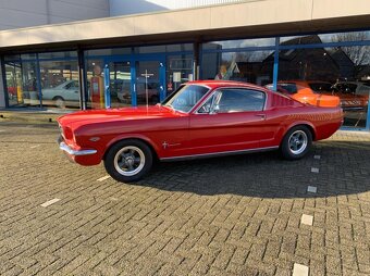 Ford Mustang Fastback - 9