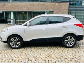 Hyundai ix35 2.0CRDi 4x4 AUT FACELIFT KAMERA TAŽNÉ SERVISKA - 9