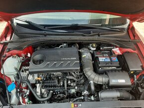 Hyundai  i30 kombi 1,3i 103kwr.v 2018 naj 44tt benzín - 9