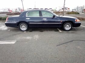 Lincoln Town Car 4.6i V8 150kW r.v.1999 STK 4/25 - 9