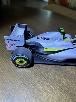 Brawn GP 1:18 Minichamps - 9